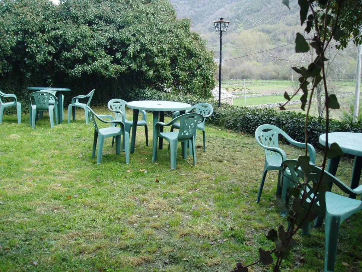 Hotel Rural El Urogallo Murias de Paredes ภายนอก รูปภาพ