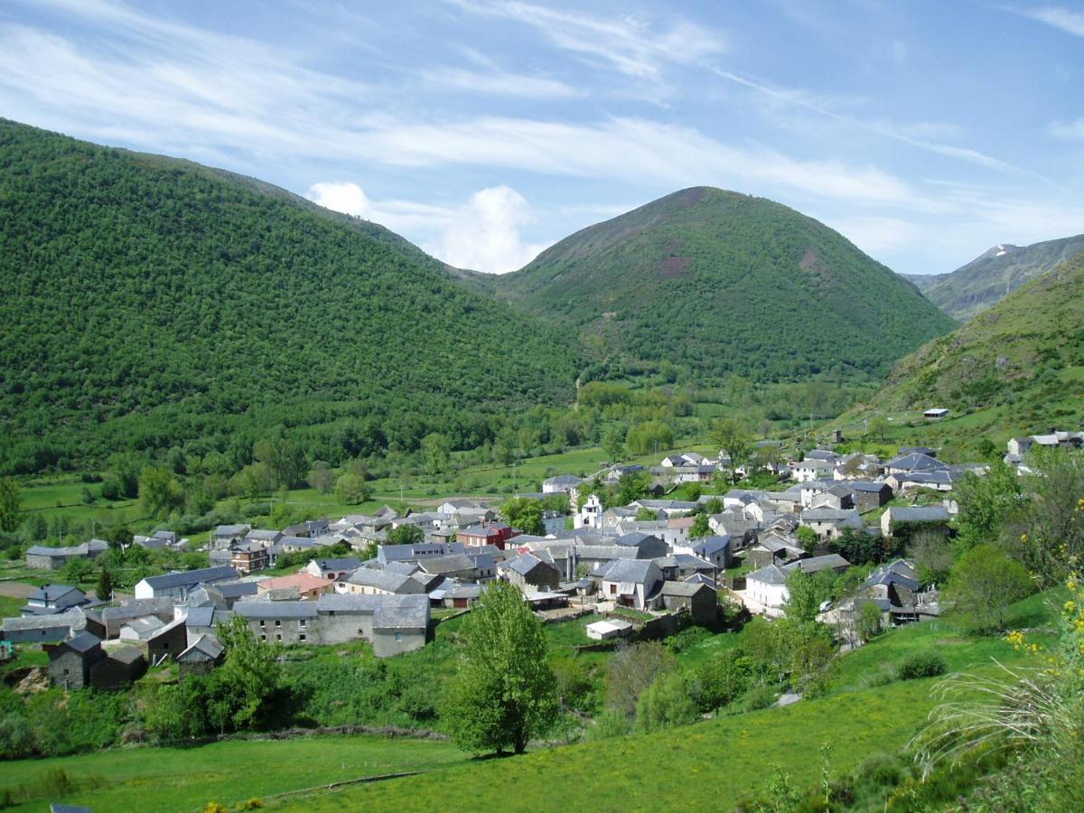 Hotel Rural El Urogallo Murias de Paredes ภายนอก รูปภาพ